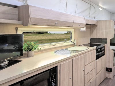 Daintree-kitchen-400x300-1.jpg