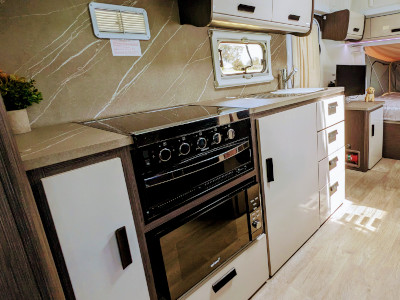 The-Sutherland-Jayco-Expanda-Kitchen-400x300-1