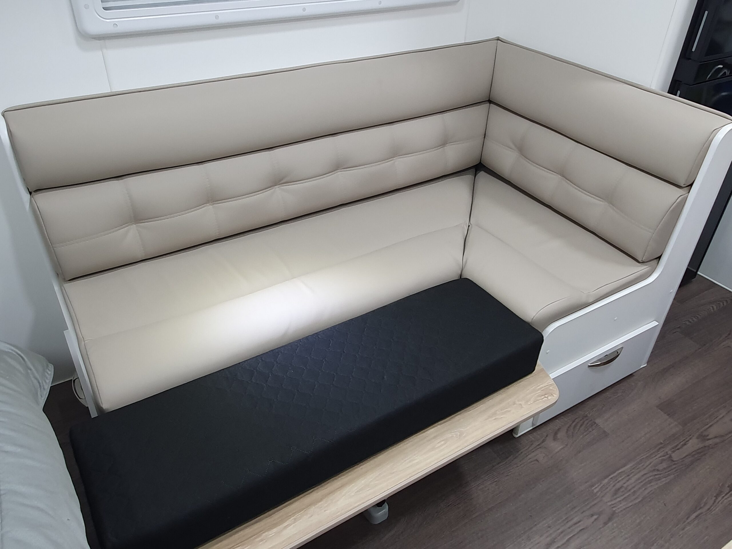 20251213_Lounge_to_bed