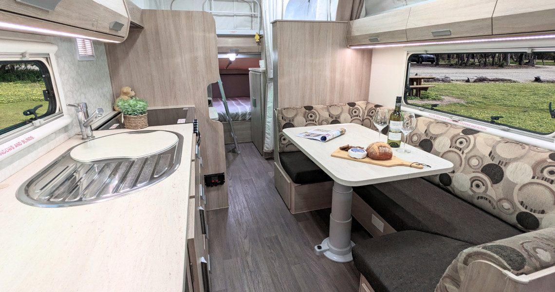 Jayco Expanda 2017 18.58 interior view